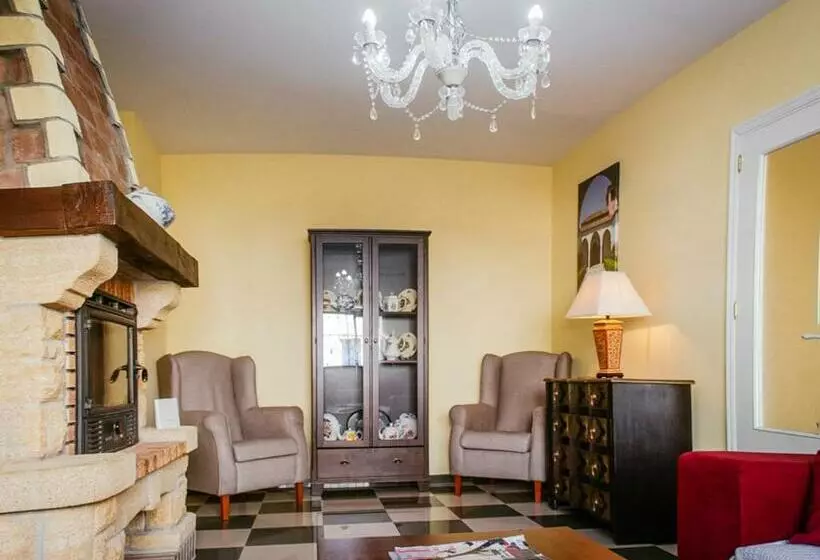 Tipica Casa En Frigiliana Con Patio Y Terraza