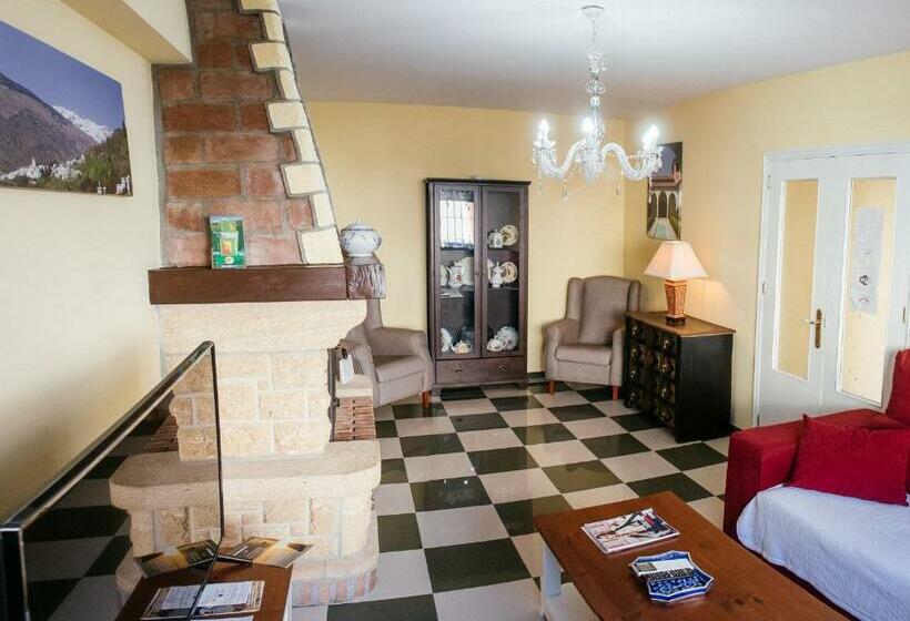 Tipica Casa En Frigiliana Con Patio Y Terraza