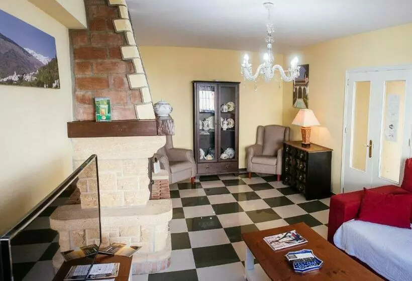 Tipica Casa En Frigiliana Con Patio Y Terraza