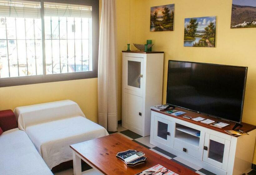 Tipica Casa En Frigiliana Con Patio Y Terraza