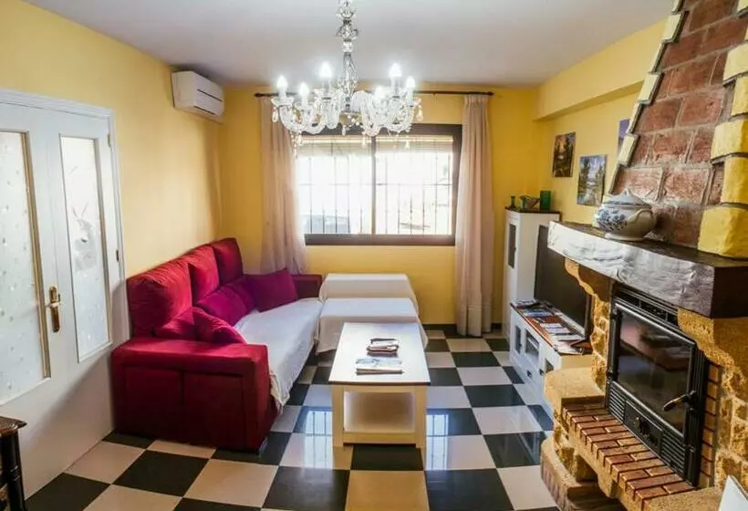 Tipica Casa En Frigiliana Con Patio Y Terraza