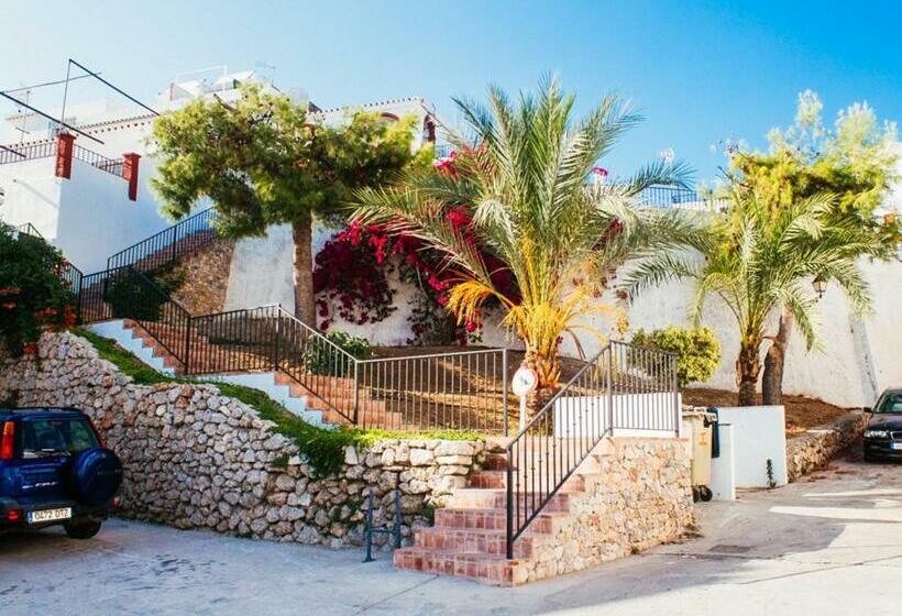 Tipica Casa En Frigiliana Con Patio Y Terraza