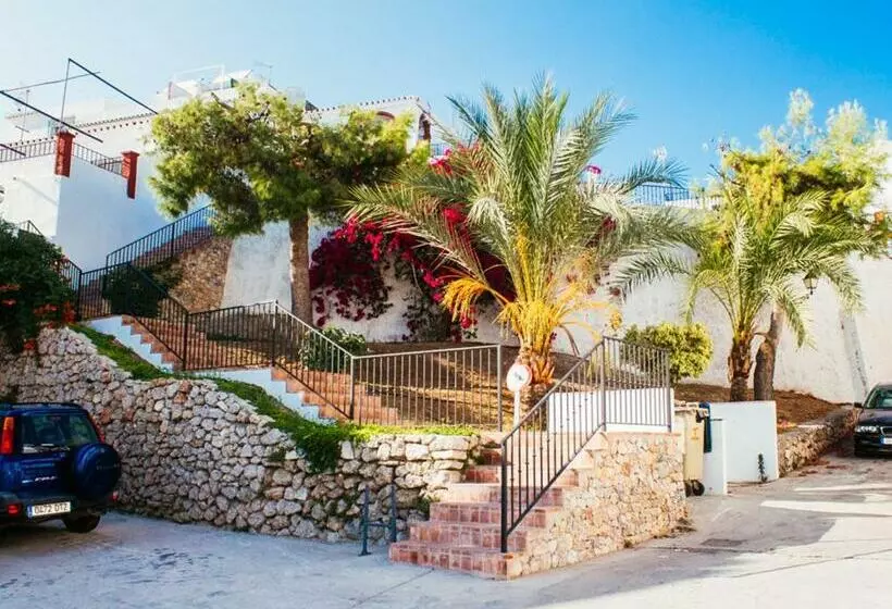 Tipica Casa En Frigiliana Con Patio Y Terraza