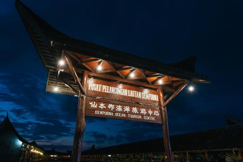 Hotel Dragon Inn Floating Resort