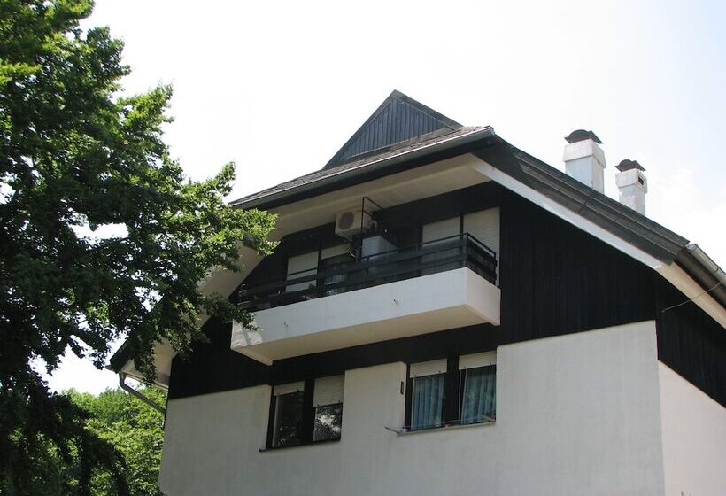 ホテル Eva Luxury Rooms & Apartments