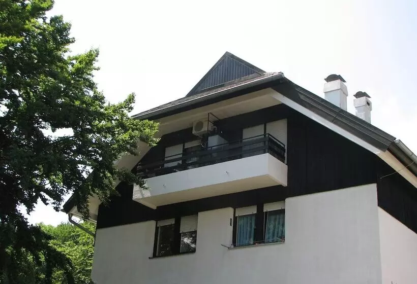 هتل Eva Luxury Rooms & Apartments