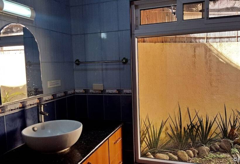 酒店 Thalatta Resort