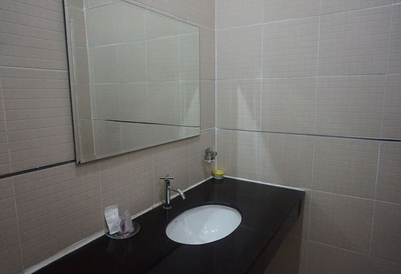 Отель The Park Nangrong Resort