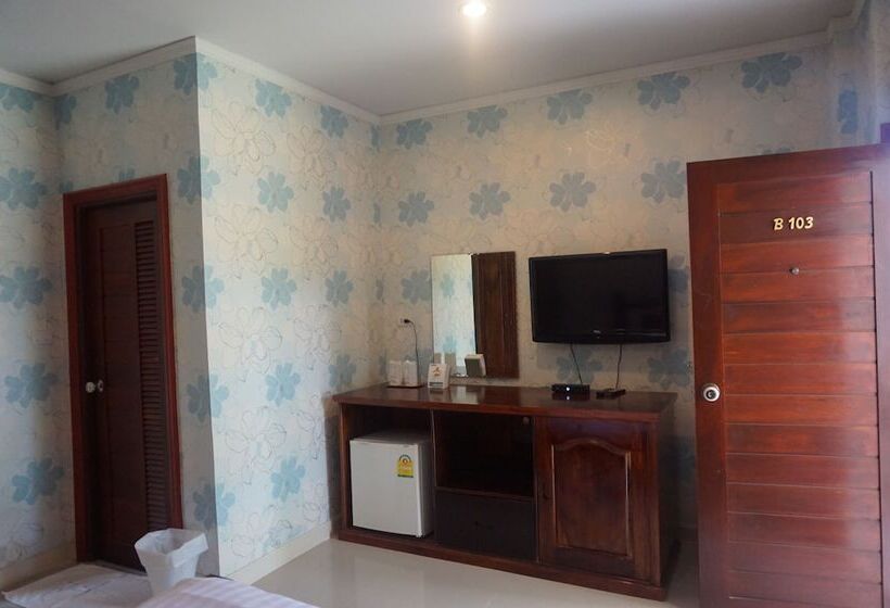 Отель The Park Nangrong Resort