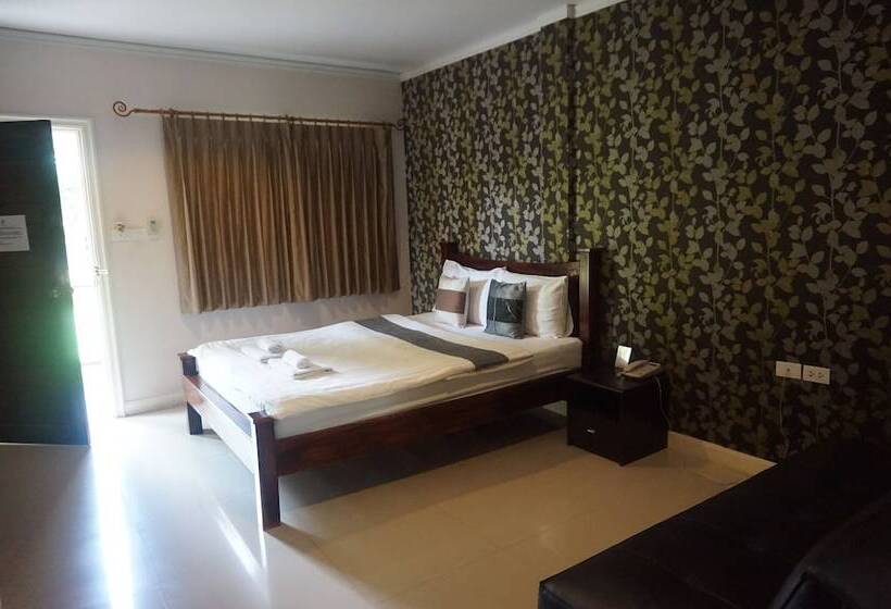 Отель The Park Nangrong Resort