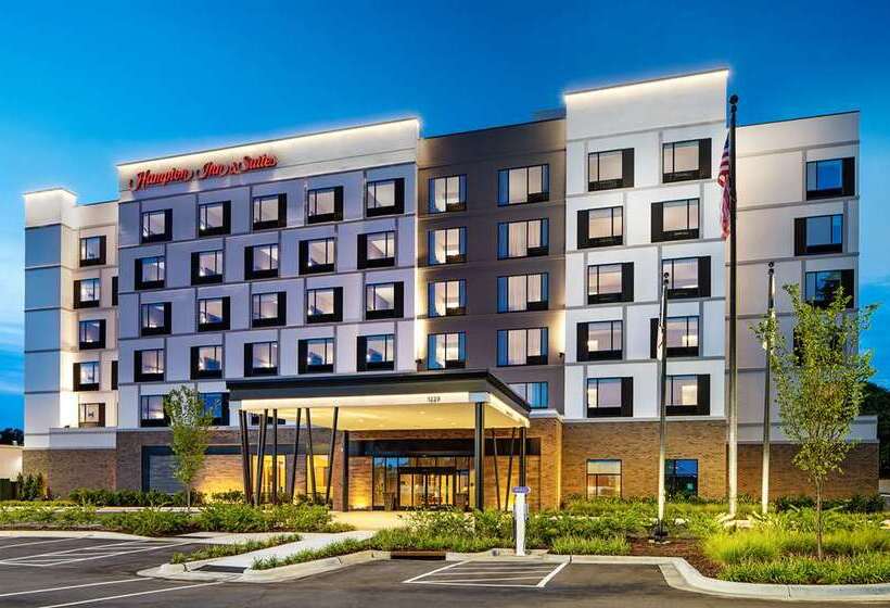 هتل Hampton Inn & Suites Raleigh Midtown