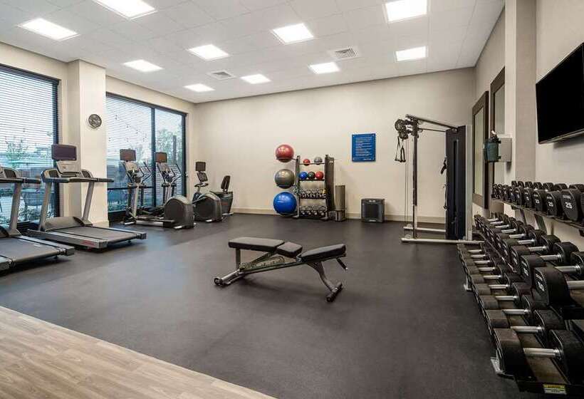 هتل Hampton Inn & Suites Raleigh Midtown