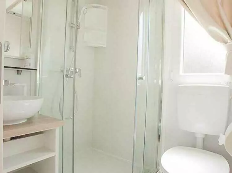 ホテル Mobile Homes Camping Omišalj