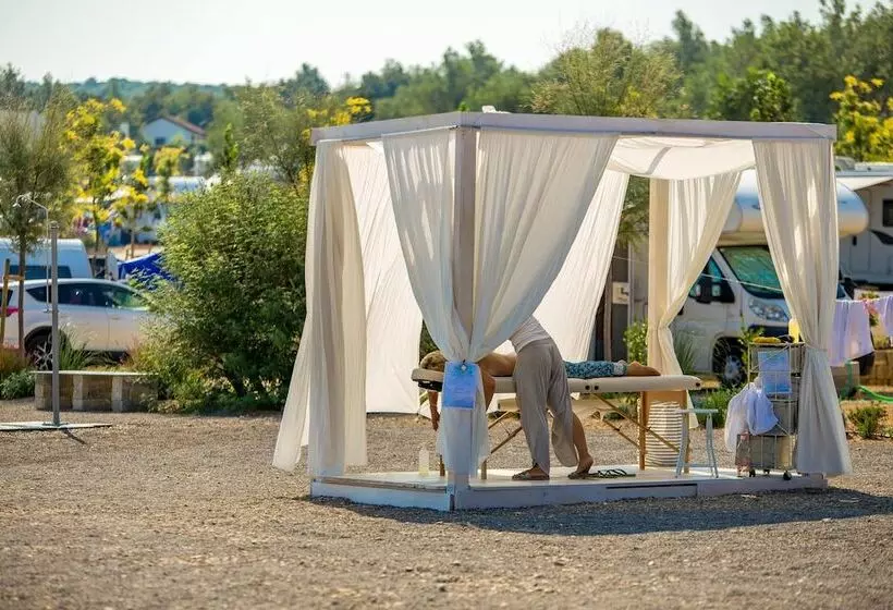 ホテル Mobile Homes Camping Omišalj