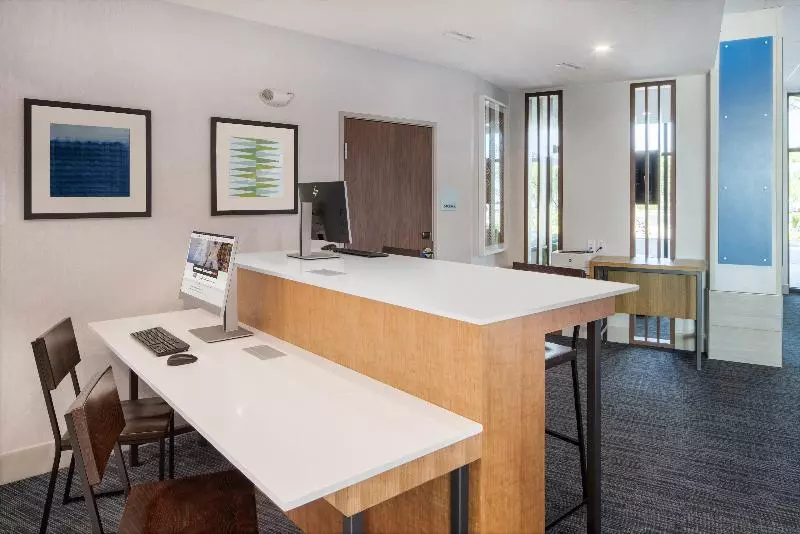 Hotelli Holiday Inn Express & Suites   Ft Myers Beach Sanibel Gateway, An Ihg