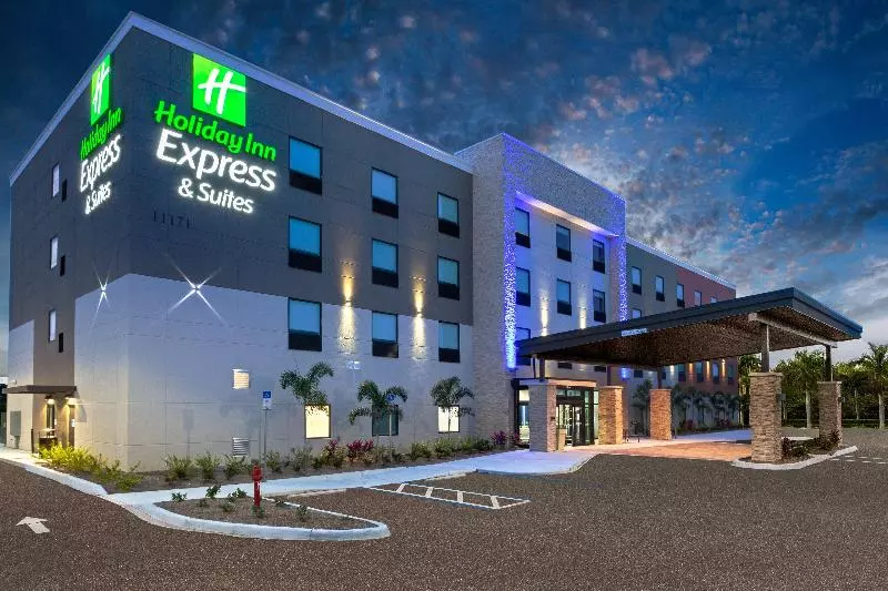 Hotelli Holiday Inn Express & Suites   Ft Myers Beach Sanibel Gateway, An Ihg
