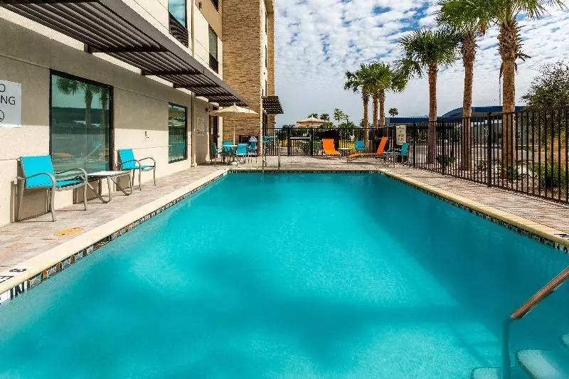 Hotelli Holiday Inn Express & Suites   Ft Myers Beach Sanibel Gateway, An Ihg