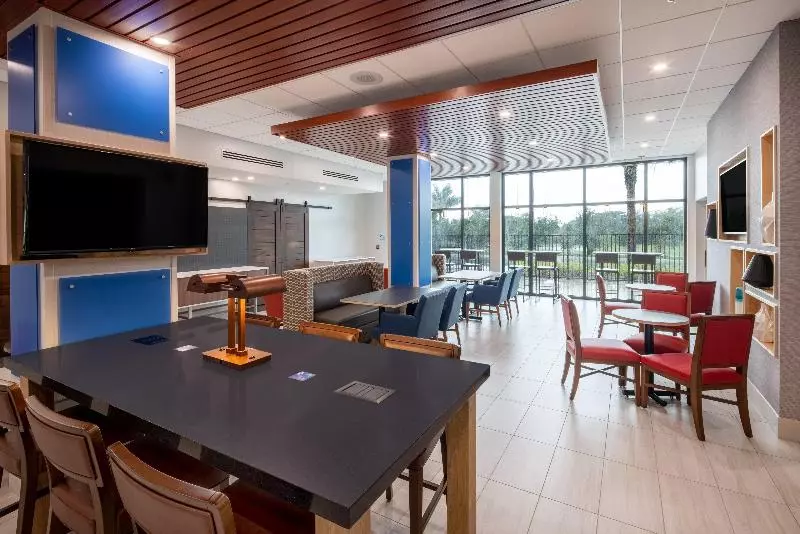 Hotelli Holiday Inn Express & Suites   Ft Myers Beach Sanibel Gateway, An Ihg