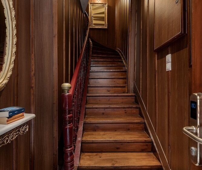 پانسیون Old Town Suites