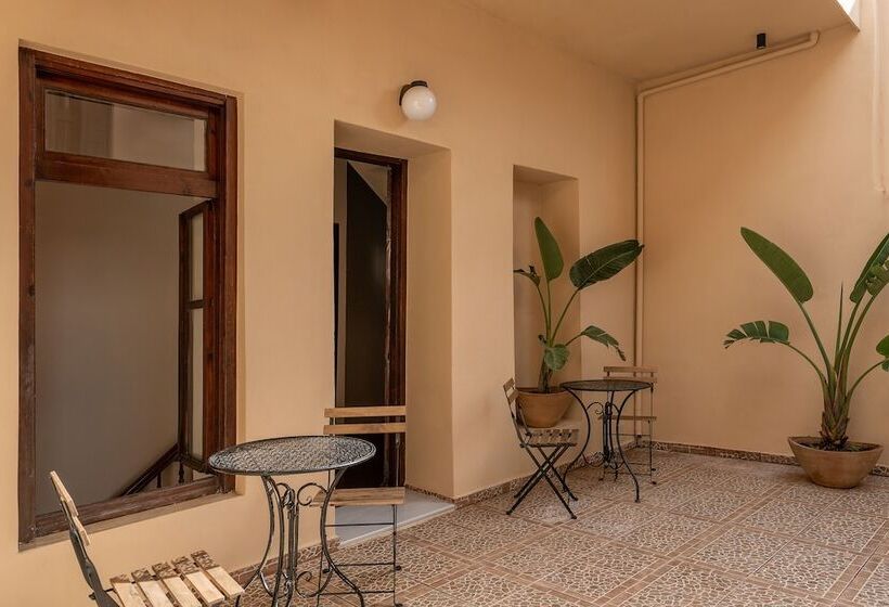 پانسیون Old Town Suites