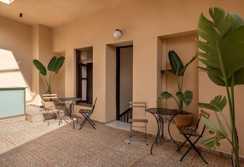 پانسیون Old Town Suites