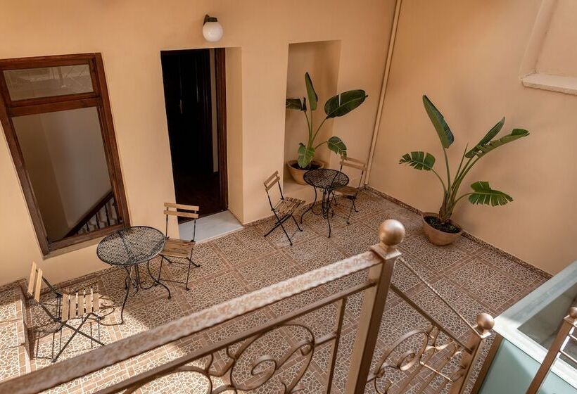 پانسیون Old Town Suites