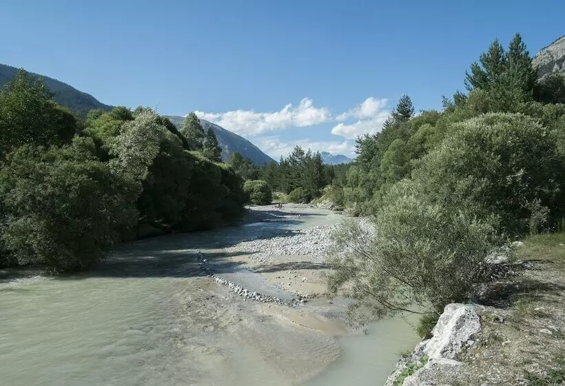 ホテル Huttopia La Clarée