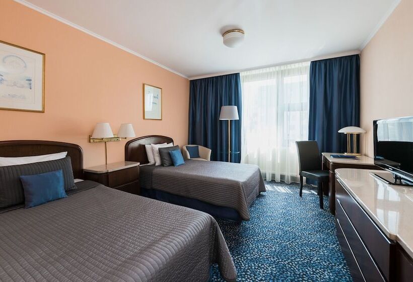 Booking Hotel Crown Piast & Spa