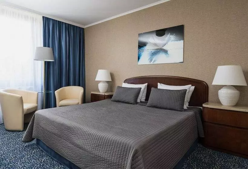 Booking Hotel Crown Piast & Spa