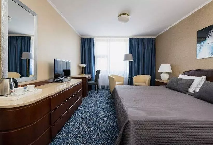 Booking Hotel Crown Piast & Spa