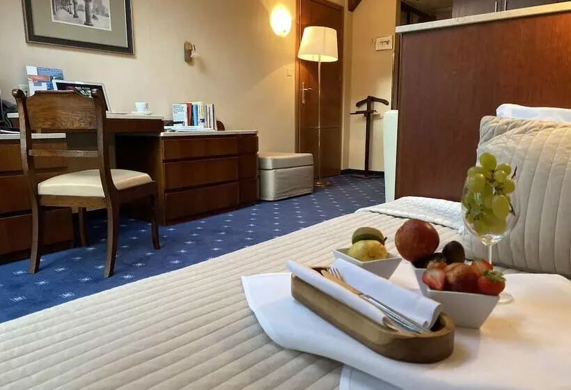 Booking Hotel Crown Piast & Spa