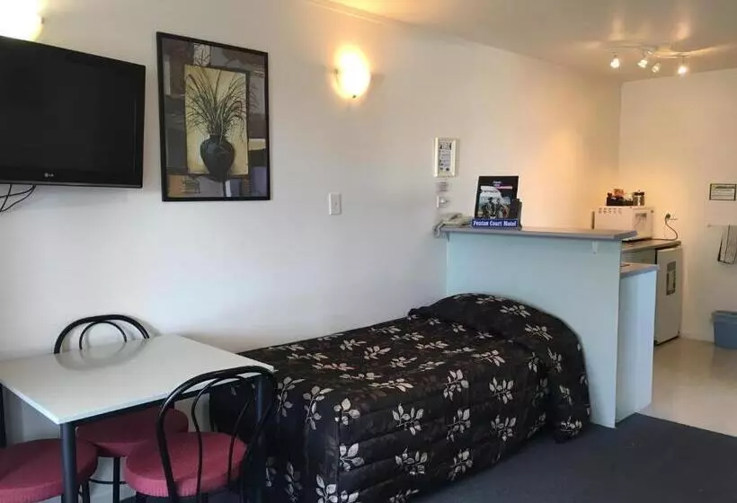 Fenton Court Motel