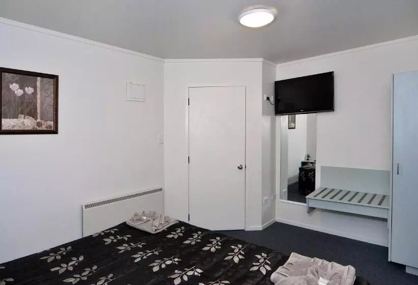 Fenton Court Motel