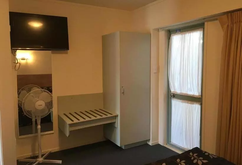Fenton Court Motel