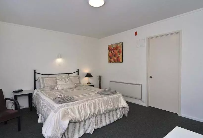 Fenton Court Motel