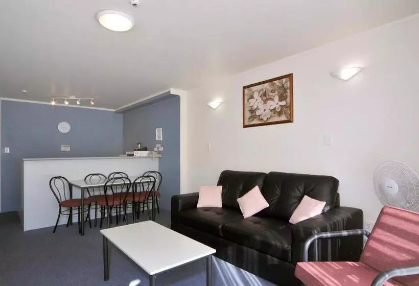 Fenton Court Motel