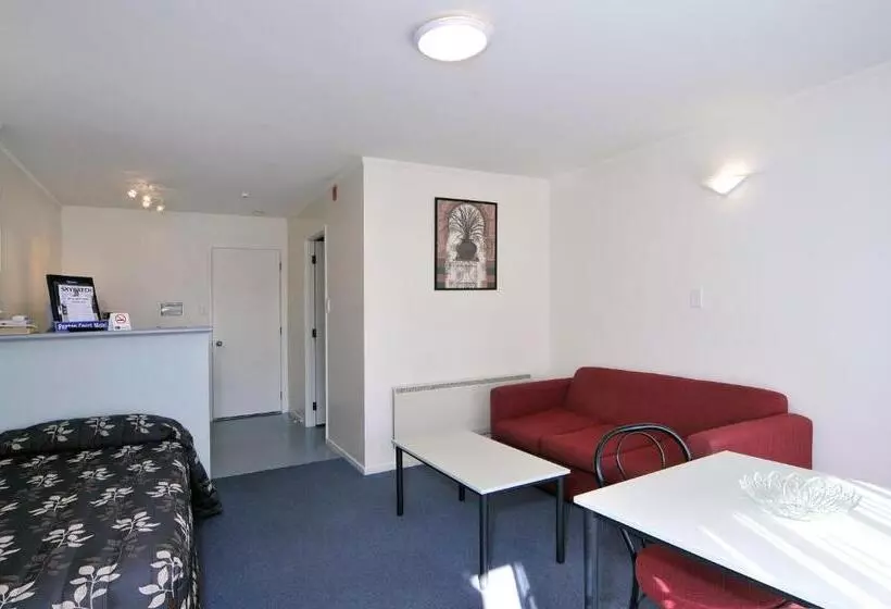 Fenton Court Motel