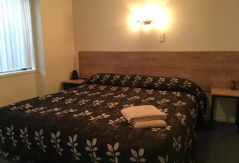 Fenton Court Motel