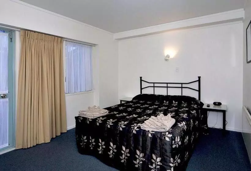 Fenton Court Motel