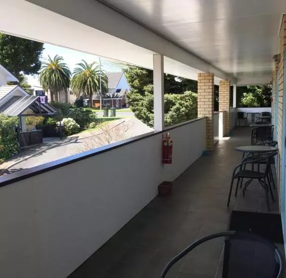 Fenton Court Motel