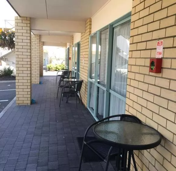 Fenton Court Motel