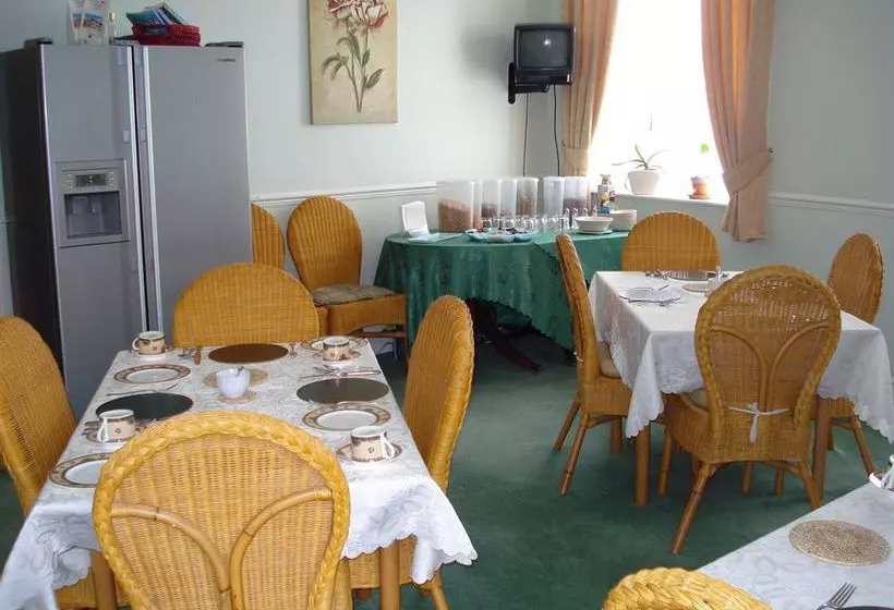 Отель Acorn Lodge