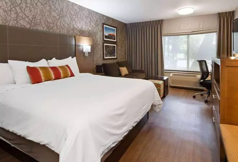 בית מלון כפרי Best Western Plus Cottontree Inn