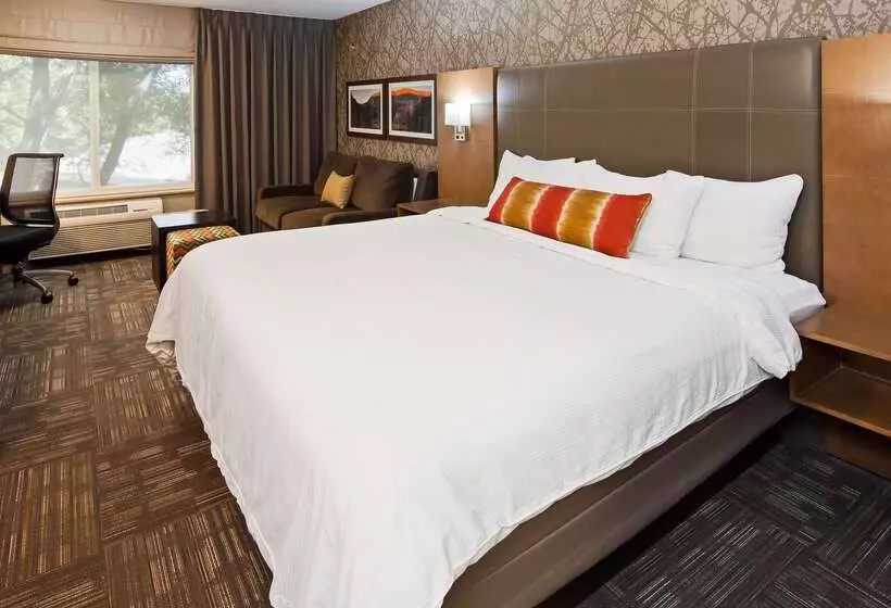 בית מלון כפרי Best Western Plus Cottontree Inn