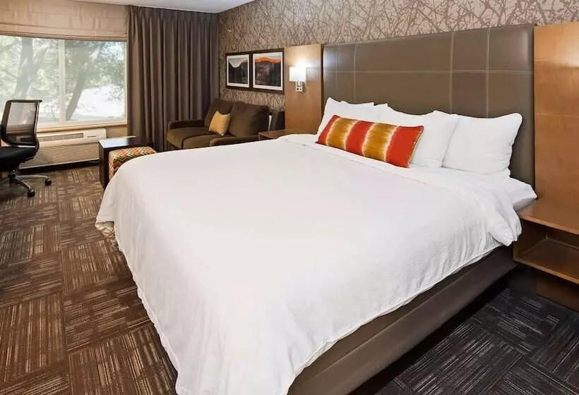 בית מלון כפרי Best Western Plus Cottontree Inn