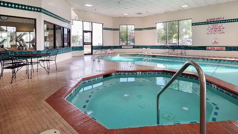 בית מלון כפרי Best Western Plus Cottontree Inn