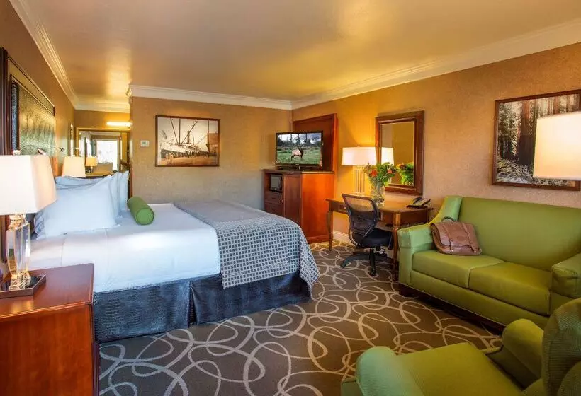 فندق Best Western Plus Humboldt Bay Inn
