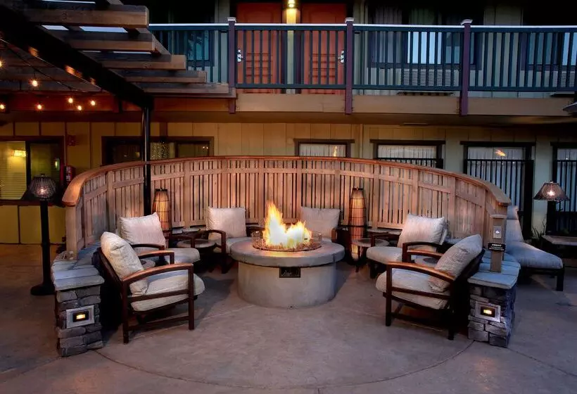 فندق Best Western Plus Humboldt Bay Inn