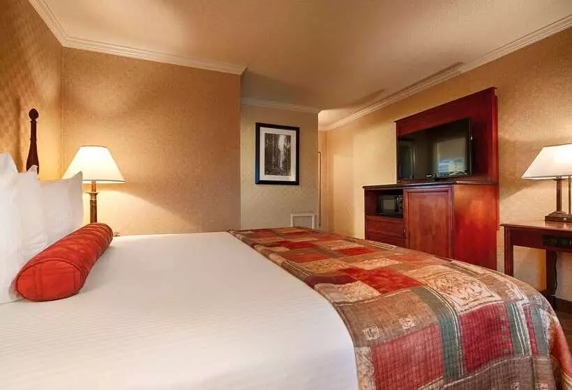 فندق Best Western Plus Humboldt Bay Inn