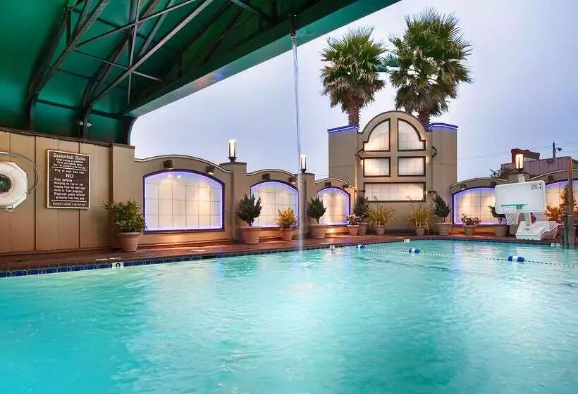 فندق Best Western Plus Humboldt Bay Inn